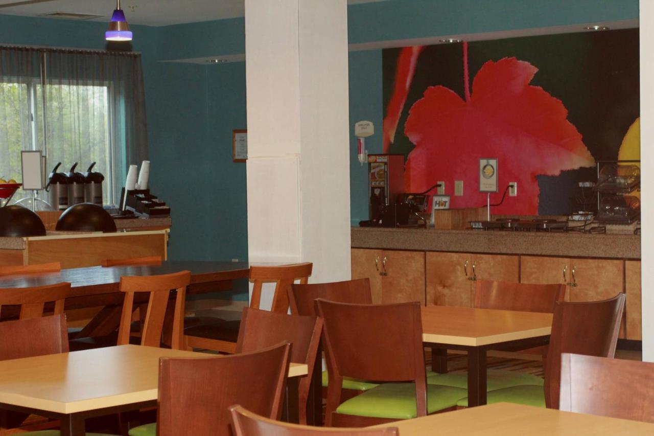 Fairfield Inn & Suites By Marriott Fairmont Dış mekan fotoğraf