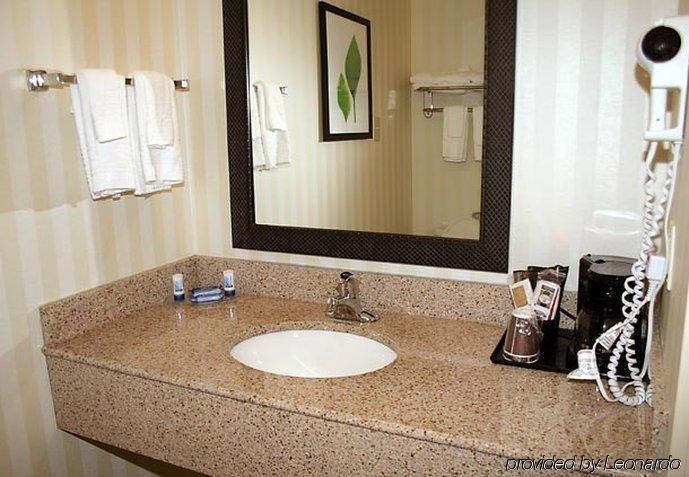 Fairfield Inn & Suites By Marriott Fairmont Oda fotoğraf