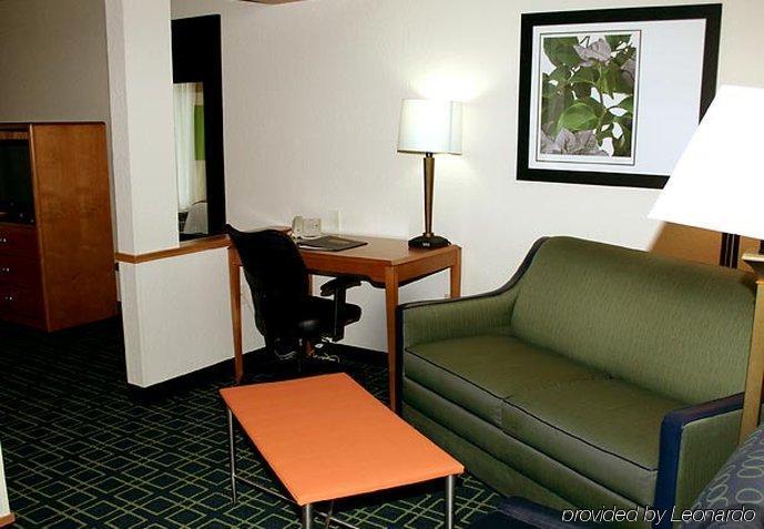 Fairfield Inn & Suites By Marriott Fairmont Oda fotoğraf