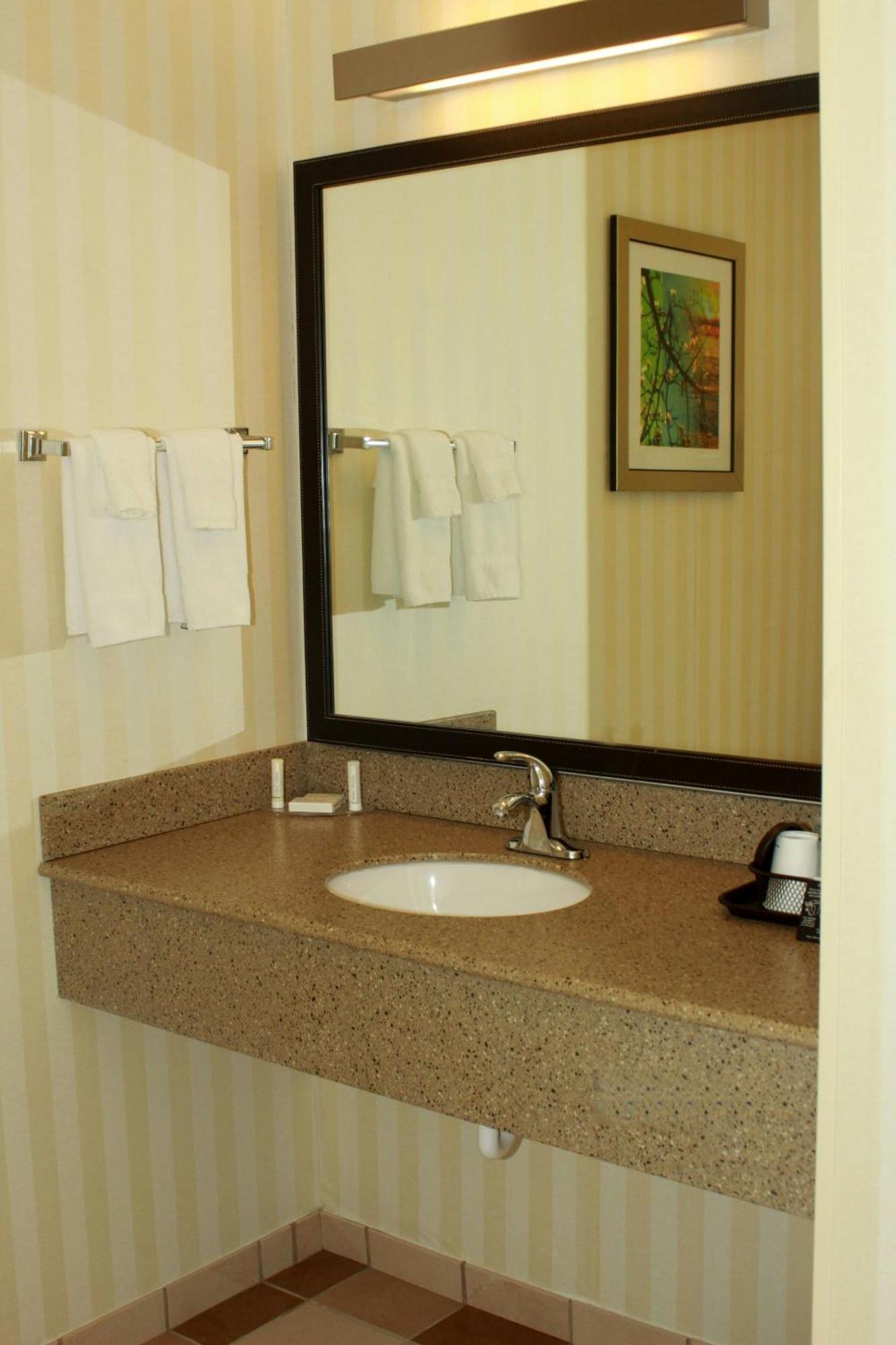 Fairfield Inn & Suites By Marriott Fairmont Dış mekan fotoğraf