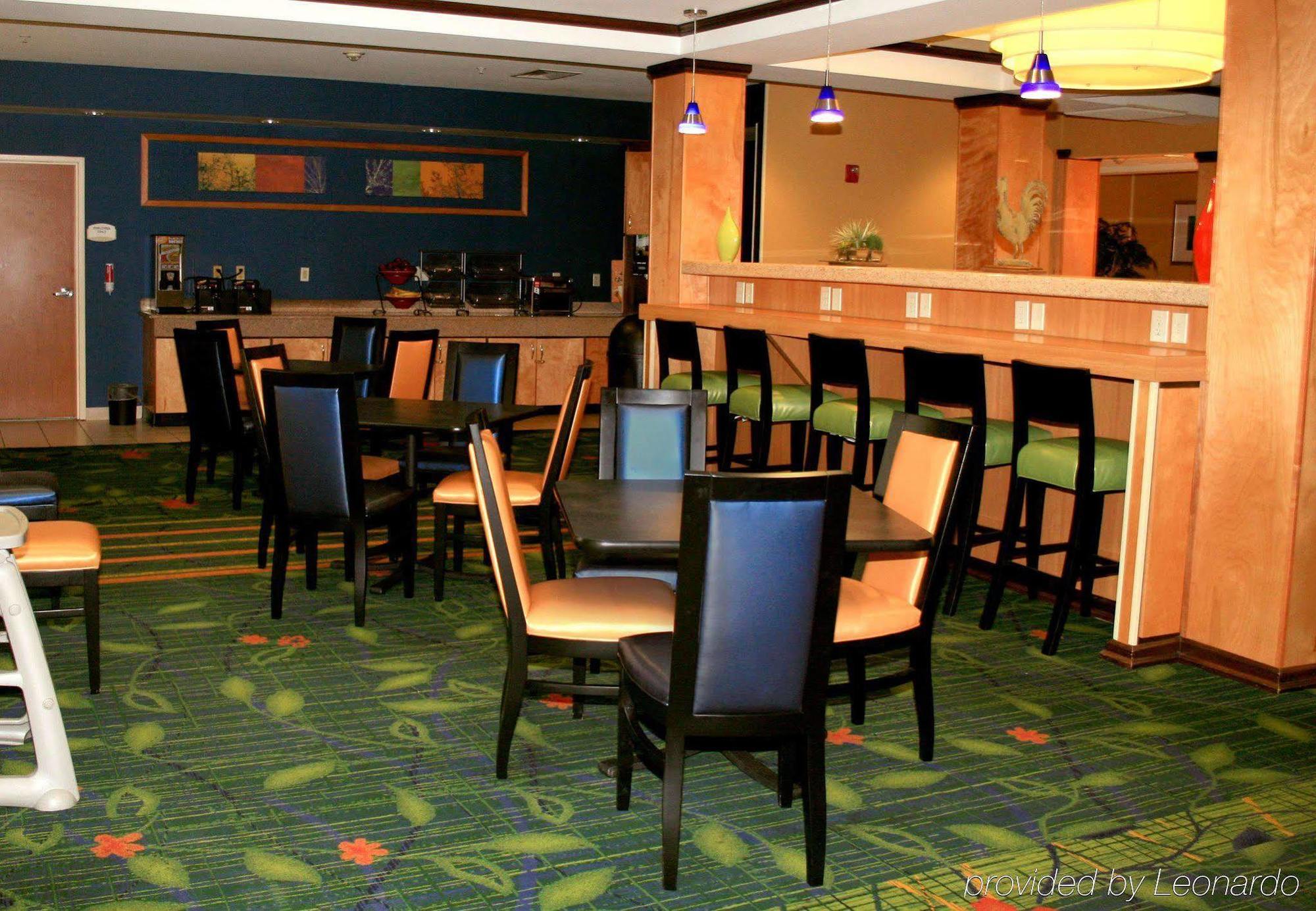Fairfield Inn & Suites By Marriott Fairmont Restoran fotoğraf